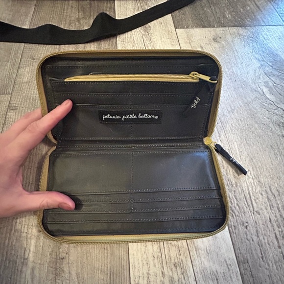 Petunia Pickle Bottom Diaper Bag & Wallet - Picture 3 of 6